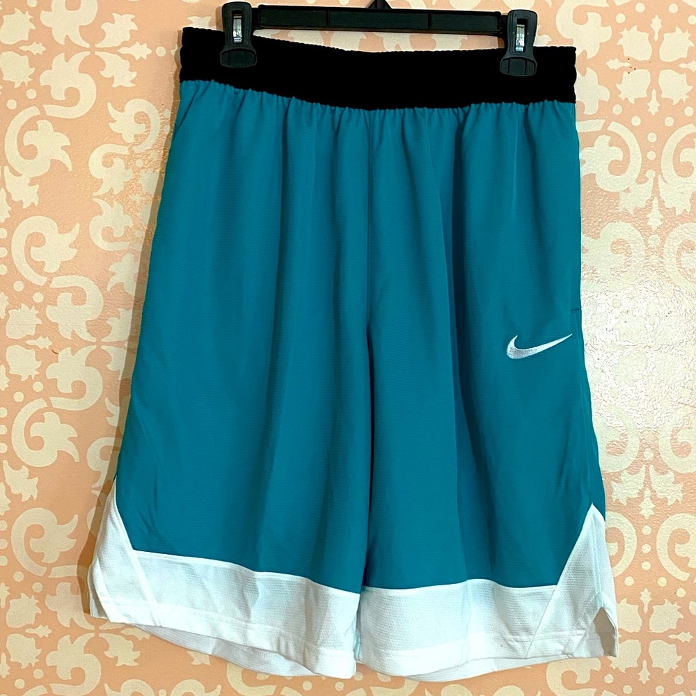 NIKE MEN SHORTS DRI- FIT SIZE M NWT